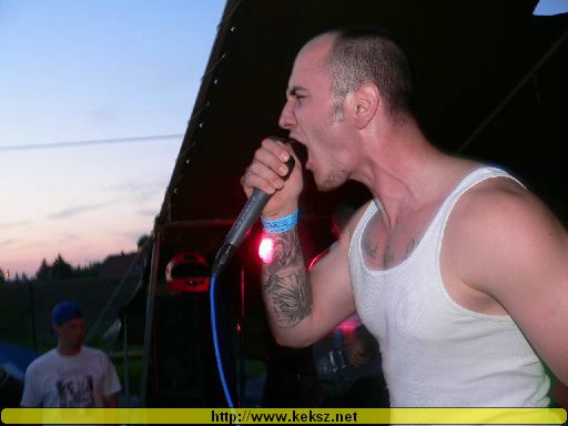 050715-1229-hold_x_true.jpg