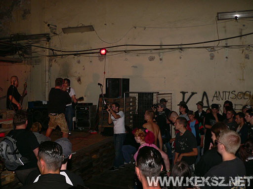 060831-1069-fallenintoashes.jpg