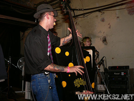 060831-1291-yellow_spots.jpg