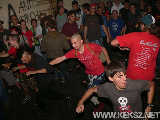 060901-1101-hold_x_true.jpg
