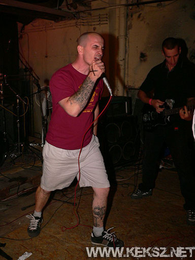 060901-1104-hold_x_true.jpg