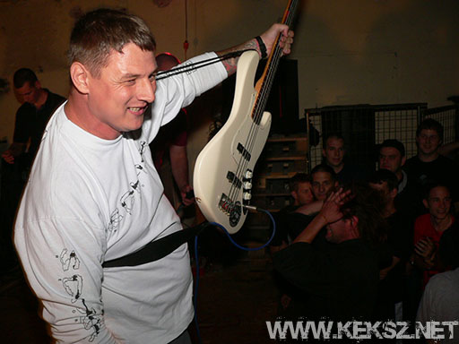 060901-1108-hold_x_true.jpg