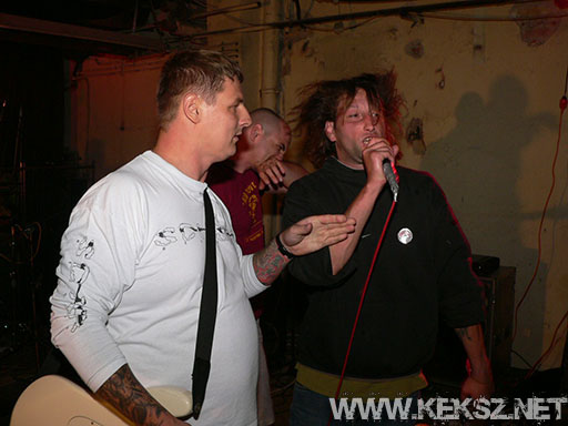 060901-1109-hold_x_true.jpg