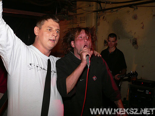 060901-1110-hold_x_true.jpg