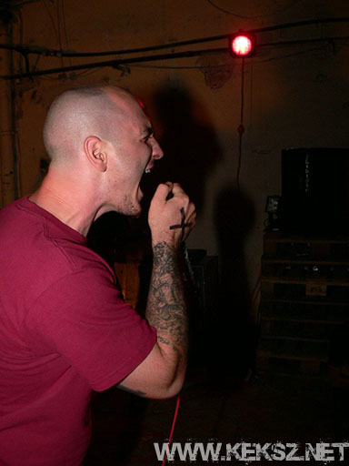 060901-1112-hold_x_true.jpg