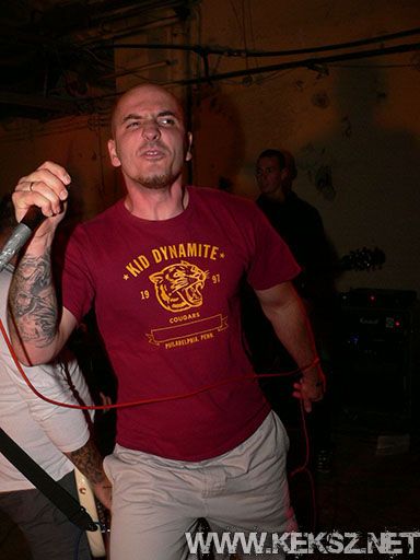 060901-1113-hold_x_true.jpg