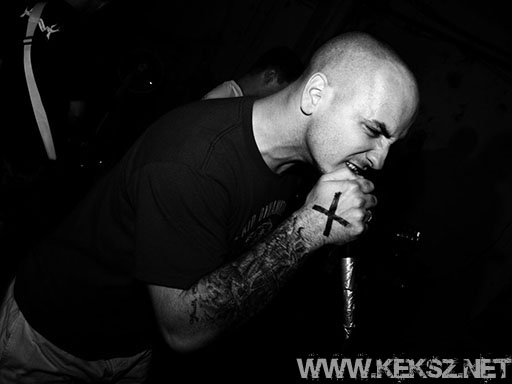 060901-1115-hold_x_true.jpg