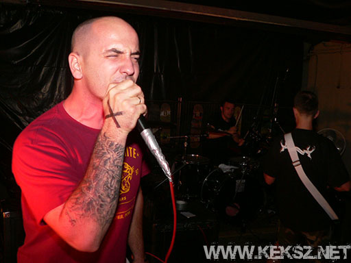 060901-1116-hold_x_true.jpg