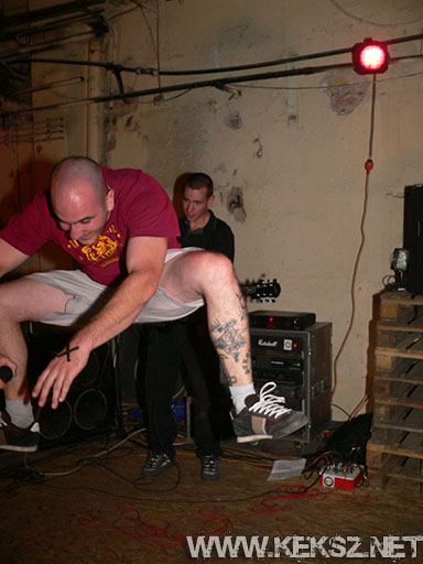060901-1121-hold_x_true.jpg