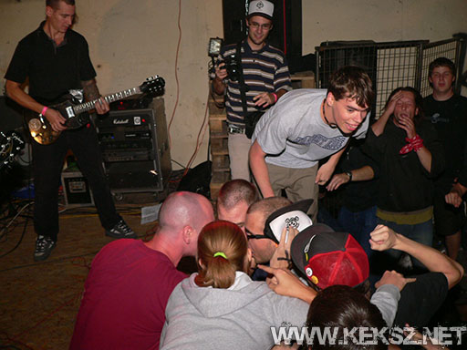 060901-1131-hold_x_true.jpg