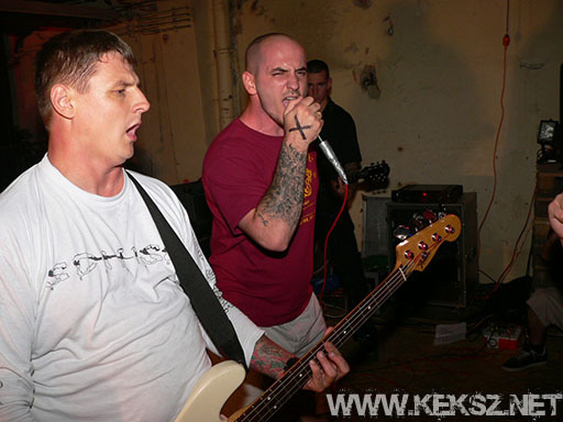 060901-1134-hold_x_true.jpg
