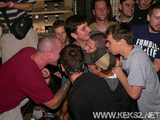 060901-1144-hold_x_true.jpg