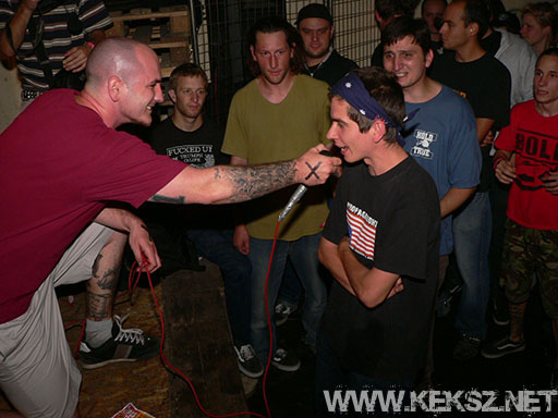 060901-1145-hold_x_true.jpg