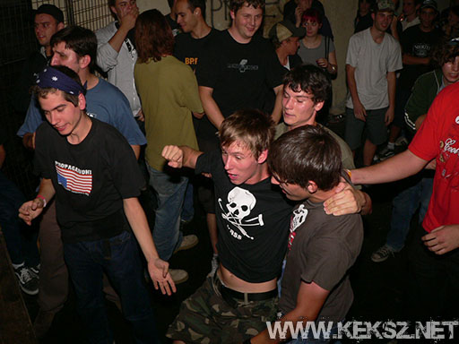 060901-1152-hold_x_true.jpg
