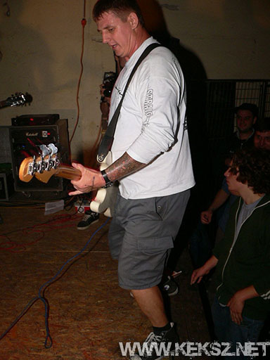 060901-1154-hold_x_true.jpg