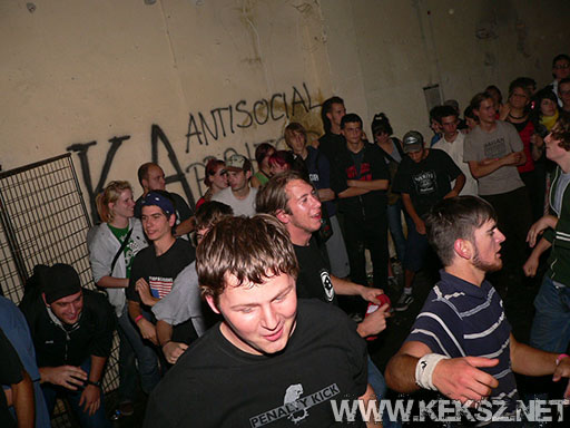 060901-1158-hold_x_true.jpg