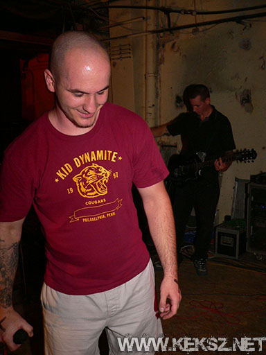 060901-1161-hold_x_true.jpg