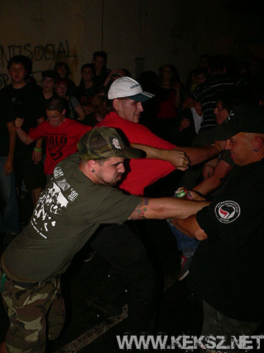 060901-1164-hold_x_true.jpg