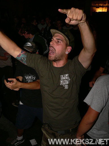 060901-1166-hold_x_true.jpg