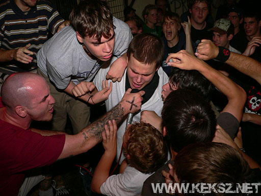 060901-1180-hold_x_true.jpg