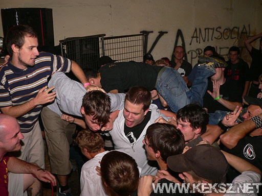 060901-1181-hold_x_true.jpg