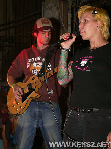 060901-1252-the_snobs.jpg