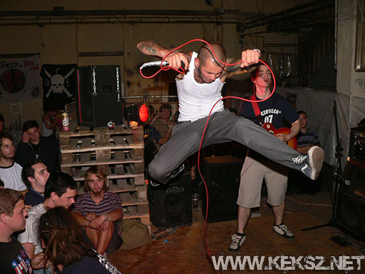 060902-1437-the_buttholes.jpg