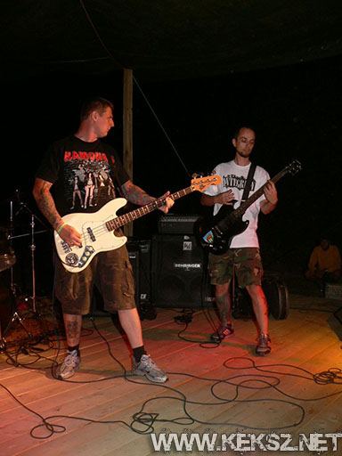 070713-1094-hold_x_true.jpg