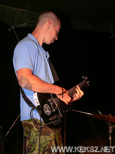 070713-1095-hold_x_true.jpg