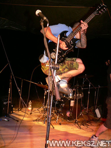 070713-1097-hold_x_true.jpg