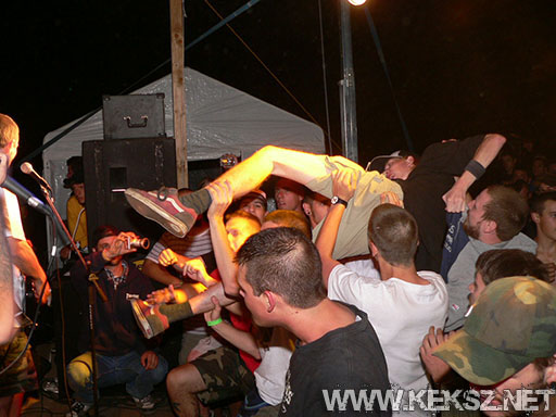 070713-1116-hold_x_true.jpg