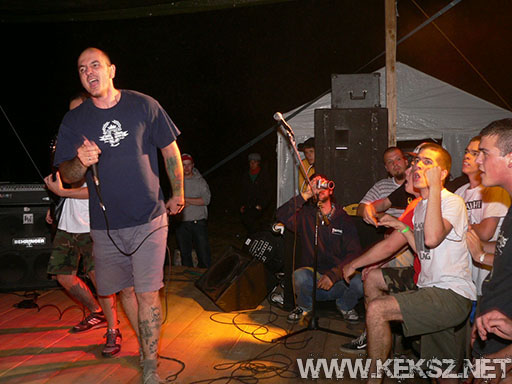 070713-1120-hold_x_true.jpg