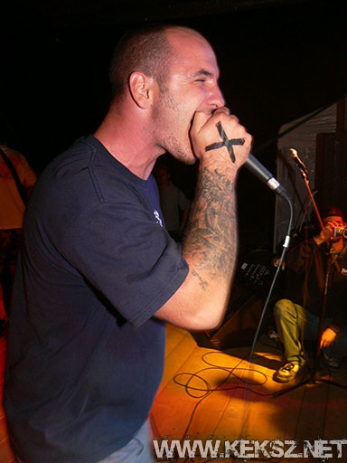 070713-1130-hold_x_true.jpg